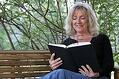 4_woman_reading